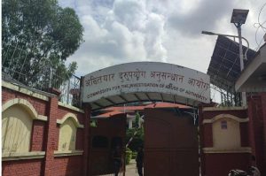 यातायात कार्यालय चाबहिलमा अख्तियारको छापा, ३७ मोबाइल बरामद