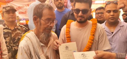 रोहिणीमा लालपूर्जा वितरण गर्दै मन्त्री लम्सालको घोषणा– भूमिहीन समस्या अब टुंग्याइन्छ