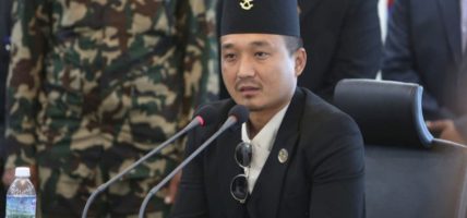 ‘कुर्सीमा बसेर शासन गर्ने पुरानो शैली अब चल्दैन’ : गृहमन्त्री गुरुङ