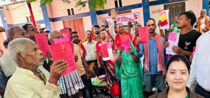 ११ वर्षपछि धनुषाका २३३ परिवारले पाए लालपुर्जा