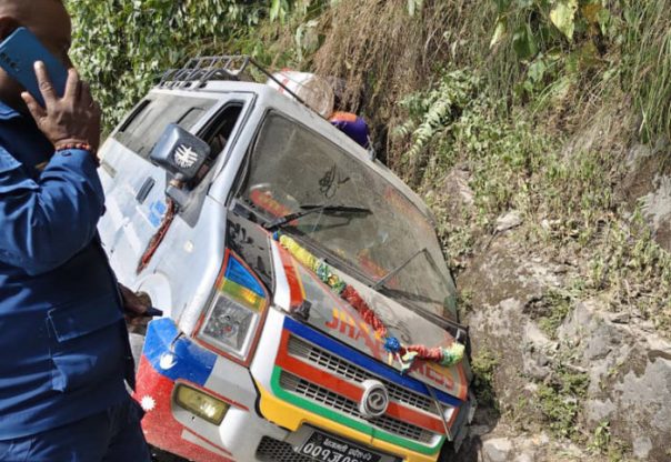 भीमफेदीको बाँदरेभीरमा ईभी दुर्घटना, ११ घाइतेमध्ये ५ जनाको अवस्था गम्भीर भीमफेदीको बाँदरेभीरमा ईभी दुर्घटना, ११ घाइतेमध्ये ५ जनाको अवस्था गम्भीर